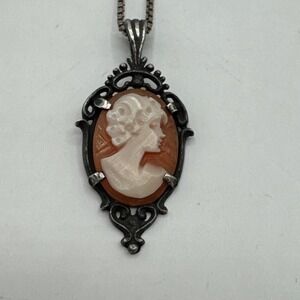 Vintage Silver Tone Cameo Pendant Necklace Oval Carved Shell Profile Woman